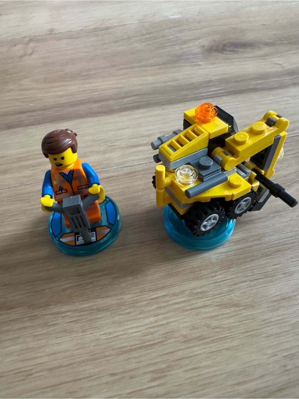 LEGO Dimensions Emmet Minifigure + Excavator 71212 w/ Instructions – Complete